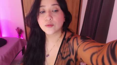 Snapshot of renata_ruiz chatting on June 29, 2026, 4:19 am online show from June 29, 2026, 4:19 am
