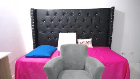 Renata Salinas online show from September 11, 2025, 11:49 pm