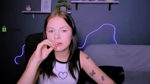 renata_sweety online show from September 22, 2025, 1:24 pm