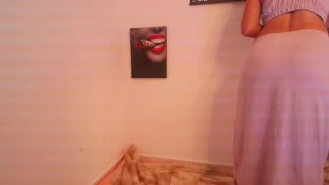 renataj online show from September 26, 2025, 5:50 pm