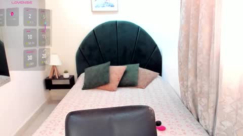 Snapshot of renataruiz_rr chatting on January 17, 2026, 12:10 pm online show from January 17, 2026, 12:10 pm