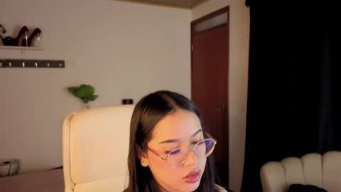 renaxi_smith online show from October 19, 2025, 7:58 pm