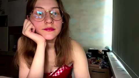 Mia online show from April 14, 2026, 12:11 pm