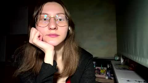 Mia online show from April 19, 2026, 5:34 pm