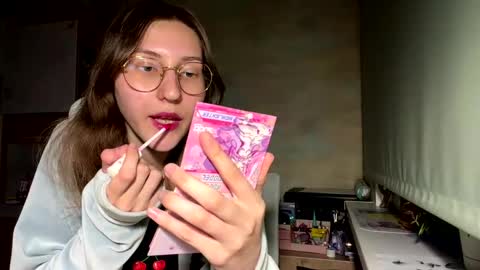 Mia online show from April 20, 2026, 4:21 pm