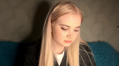 Kira online show from October 25, 2025, 2:46 pm