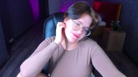 renee_turner online show from December 5, 2024, 2:11 pm