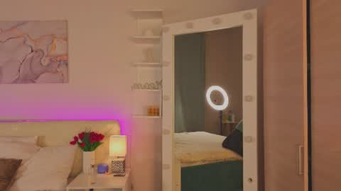 reneefoxy_ online show from June 12, 2026, 1:04 am