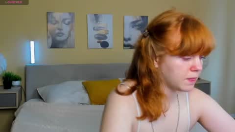 reneefoxy_ online show from July 8, 2026, 12:59 am