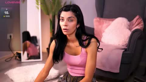 Snapshot of reneevoss chatting on October 29, 2025, 4:59 am Rena online show from October 29, 2025, 4:59 am