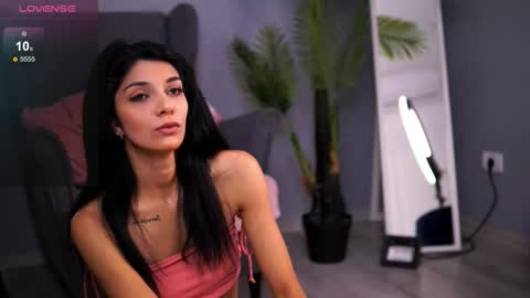 Snapshot of reneevoss chatting on November 4, 2025, 4:22 am Rena online show from November 4, 2025, 4:22 am