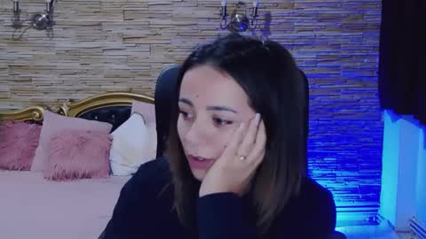 renesmesweet online show from December 6, 2024, 7:01 pm