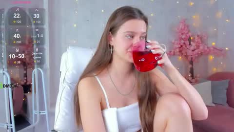 Renesmy online show from February 5, 2026, 11:31 pm