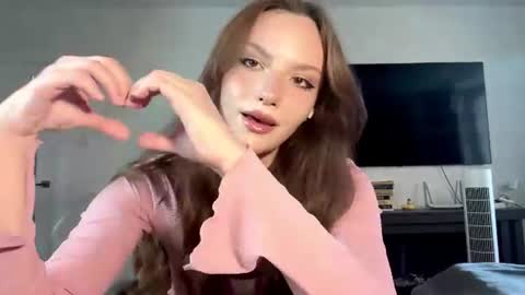 Snapshot of renitaroesing chatting on August 5, 2026, 12:08 pm Katy online show from August 5, 2026, 12:08 pm