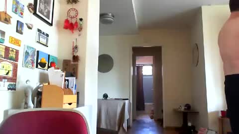 Residentofthecity online show from October 5, 2025, 6:39 pm