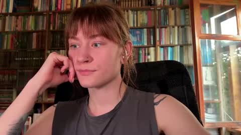 Snapshot of retromarie chatting on May 24, 2026, 4:06 am Rie online show from May 24, 2026, 4:06 am