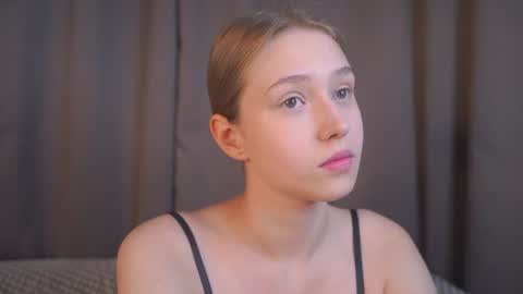 Snapshot of revamcallister chatting on July 5, 2026, 4:19 am revamcallister online show from July 5, 2026, 4:19 am