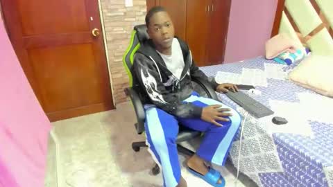 Snapshot of rey_bbc chatting on May 3, 2026, 5:35 am rey_bbc online show from May 3, 2026, 5:35 am