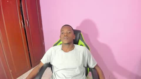 Snapshot of rey_bbc chatting on May 17, 2026, 2:35 pm rey_bbc online show from May 17, 2026, 2:35 pm