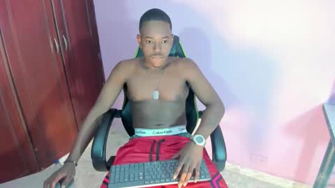 Snapshot of rey_bbc chatting on May 18, 2026, 12:00 pm rey_bbc online show from May 18, 2026, 12:00 pm