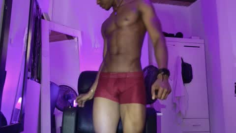 Snapshot of reyken_ chatting on February 10, 2026, 12:59 am ReyKen online show from February 10, 2026, 12:59 am