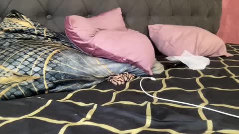 reyna77 online show from January 19, 2025, 4:44 am