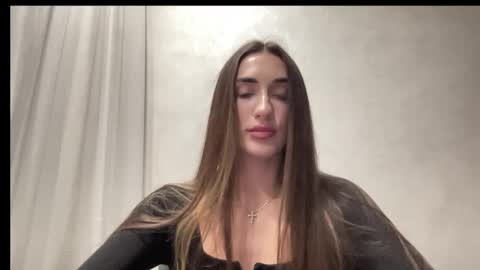 ri_rey online show from September 17, 2025, 8:21 pm