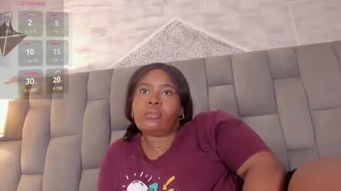 Snapshot of rianamanson chatting on March 6, 2025, 10:09 am Riana online show from March 6, 2025, 10:09 am