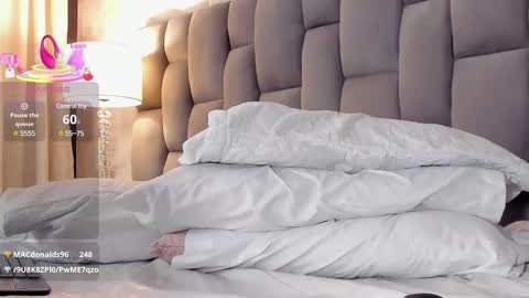 Snapshot of rianamanson chatting on March 7, 2025, 8:45 am Riana online show from March 7, 2025, 8:45 am