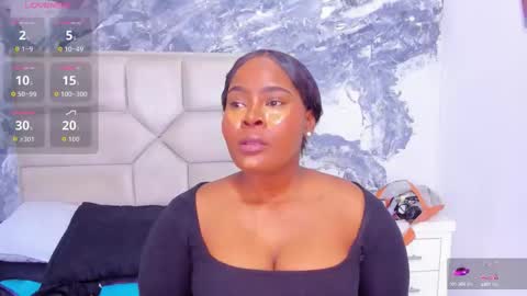 Snapshot of rianamanson chatting on October 13, 2025, 9:15 pm Riana online show from October 13, 2025, 9:15 pm