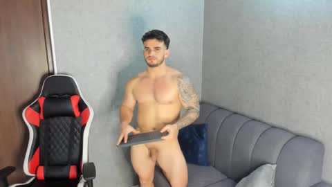 ricardogonzalez666 online show from December 18, 2024, 3:47 am