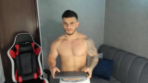 ricardogonzalez666 online show from December 21, 2024, 5:40 pm