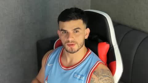 ricardogonzalez666 online show from December 22, 2024, 6:04 pm