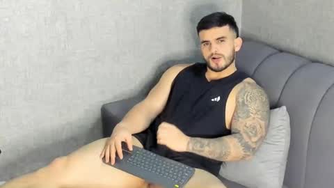 ricardogonzalez666 online show from January 4, 2025, 2:46 am