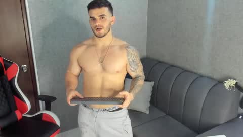 ricardogonzalez666 online show from February 18, 2025, 9:31 pm