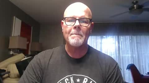 Snapshot of rich32937 chatting on October 26, 2025, 6:58 pm rich32937 online show from October 26, 2025, 6:58 pm