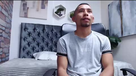 richar_voller online show from December 17, 2024, 3:17 pm