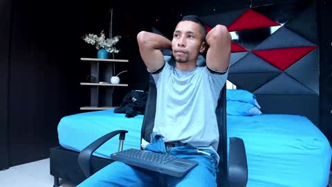 richar_voller online show from December 22, 2024, 3:22 pm