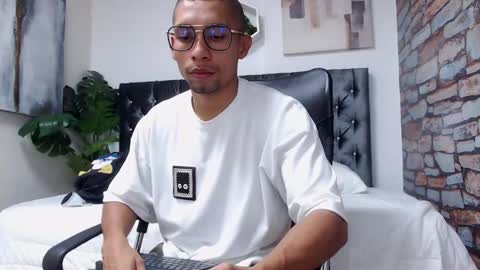 richar_voller online show from December 28, 2024, 11:19 am