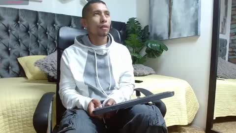 richar_voller online show from February 18, 2025, 11:00 am