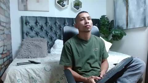 richar_voller online show from March 5, 2025, 11:17 am