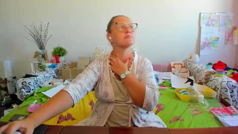 Anna - not anna - right Anna  online show from September 26, 2025, 9:35 am