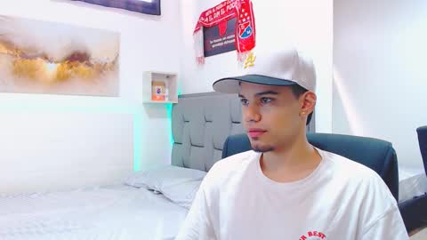 Snapshot of rickii_hot chatting on February 27, 2026, 6:52 pm Ricki online show from February 27, 2026, 6:52 pm