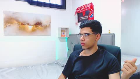 Snapshot of rickii_hot chatting on April 1, 2026, 4:37 pm Ricki online show from April 1, 2026, 4:37 pm