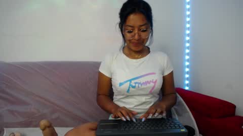 Snapshot of ricura_mily chatting on January 21, 2025, 2:00 am milena online show from January 21, 2025, 2:00 am