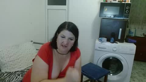 Snapshot of ridemerafsuzana chatting on December 31, 2024, 4:35 pm Ridemeraf online show from December 31, 2024, 4:35 pm