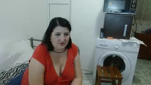 Snapshot of ridemerafsuzana chatting on January 22, 2025, 3:40 pm Ridemeraf online show from January 22, 2025, 3:40 pm