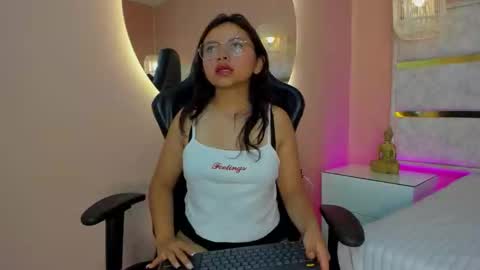 Snapshot of riley_flirt chatting on January 14, 2026, 10:43 am Riley online show from January 14, 2026, 10:43 am