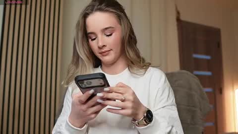 riley_reddd online show from March 30, 2026, 5:08 am