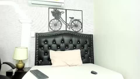 Snapshot of riley_reid_milf chatting on January 8, 2026, 12:51 pm Oriana online show from January 8, 2026, 12:51 pm